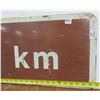 Image 2 : 2 kms Brown Metal Highway Sign