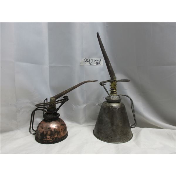 2 Different Manual Handy Oilers