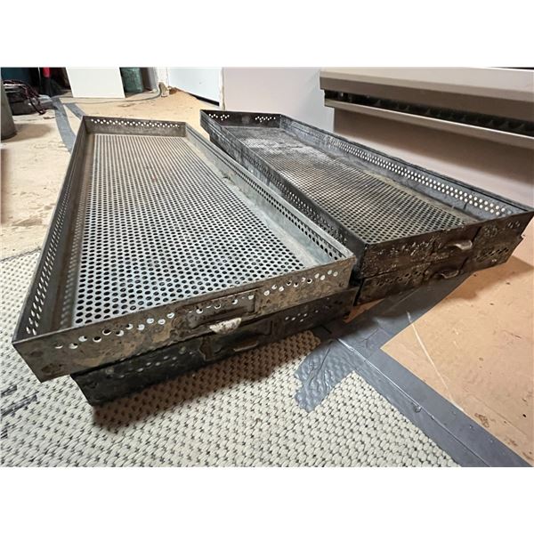 4 Metal Trays