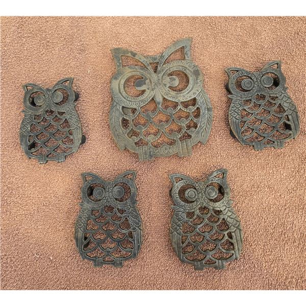 Lot of 5 cast iron Blaxk Owl trivets.  Marked Taiwan - "Wise Mom Owl and Baby" set. Large one is 4 3