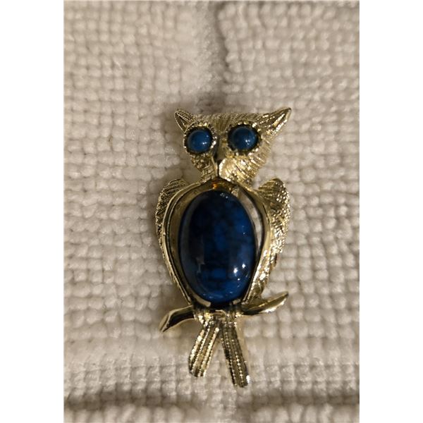 Vintage "Jelly Belly" owl brooch, Gerry's jewellery. 1 1/2' tall. Blue turquois stone for the belly,