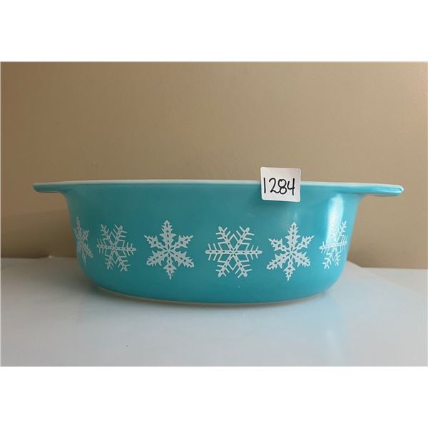 Pyrex vintage snowflake baking dish - blue