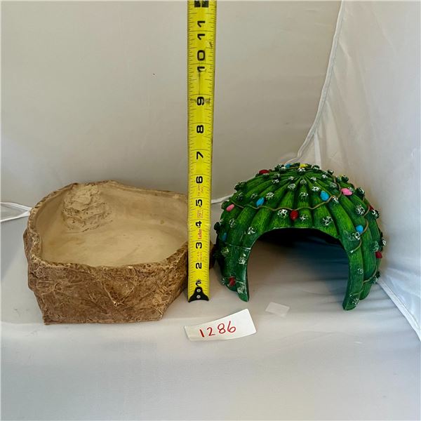Reptile Feeding dish and shelter, EUC