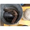 Image 3 : Lot of vintage items, washboard, head lights, heater, bucket
