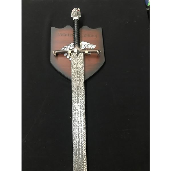 KIT HARRINGTON SIGNED LONG CLAW GAME OF THRONES PORP SWORD (KB COA)
