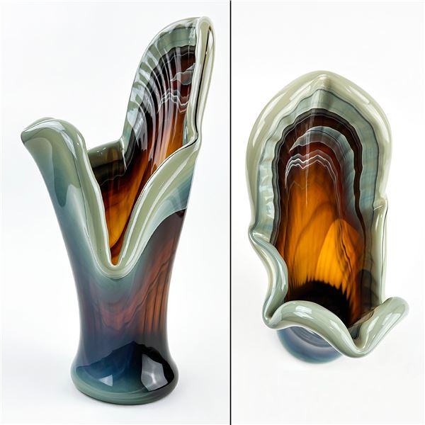 PHOENICIAN HEBRON BLOWN ART GLASS SWUNG VASE