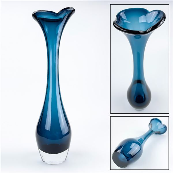 VINTAGE TRUMPET OR FLARE TOP STYLE FLOWER VASE