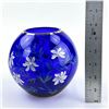 Image 9 : HAND PAINTED COBALT BLUE GLASS FLORAL BULB VASE