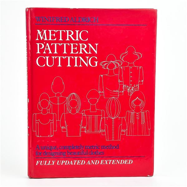 METRIC PATTERN CUTTING - CLOTHING DESIGN BOOK
