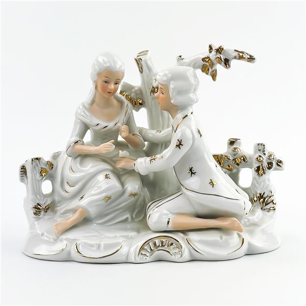 VTG VICTORIAN COUPLE PORCELAIN STATUE FIGURINE
