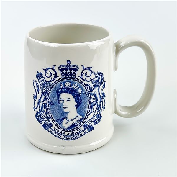 VTG SILVER JUBILLEE QUEEN ELIZABETH II COFFEE MUG