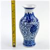 Image 9 : CHINESE BLUE & WHITE PORCELAIN FLOWER BUD VASE