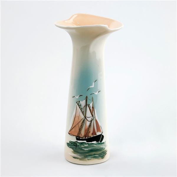 HAND PAINTED GAVENDAIL NOVA SCOTIA FLOWER VASE