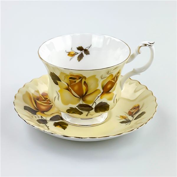 VTG ROYAL ALBERT TEA CUP & SAUCER - YELLOW ROSES