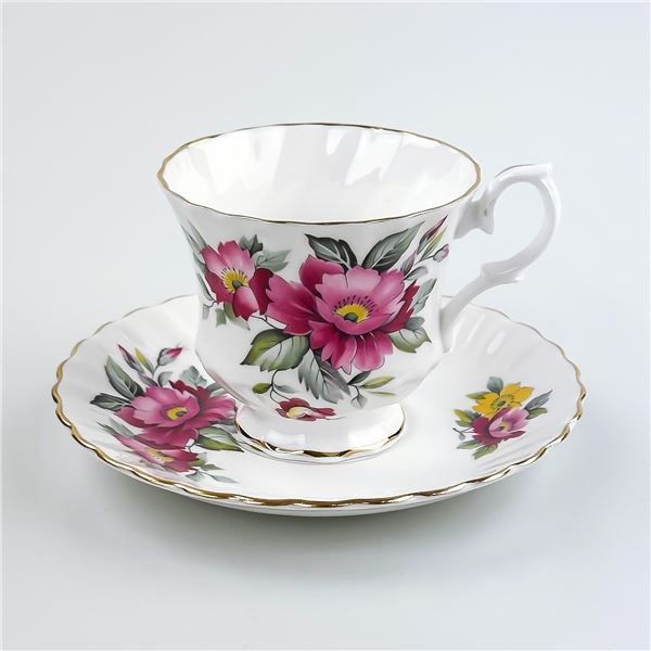 VTG QUEEN ANNE TEA CUP & SAUCER SET - FLOWERS