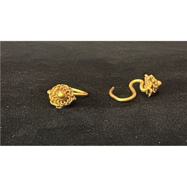 PAIR APPROX 22K+ EARRINGS (2.8G)