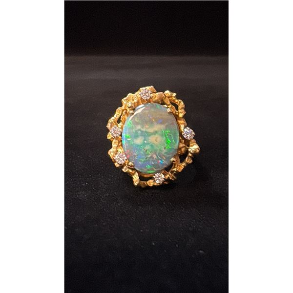 APPROX 18K LADIES RING SET WITH OPAL & DIAMONDS (11.7G)