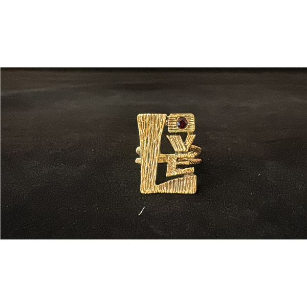 APPROX 14K LADIES RING SET WITH GARNET (7.3G)