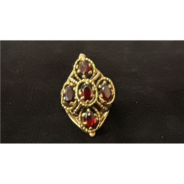 APPROX 14K LADIES RING SET WITH GARNETS (8.4G)
