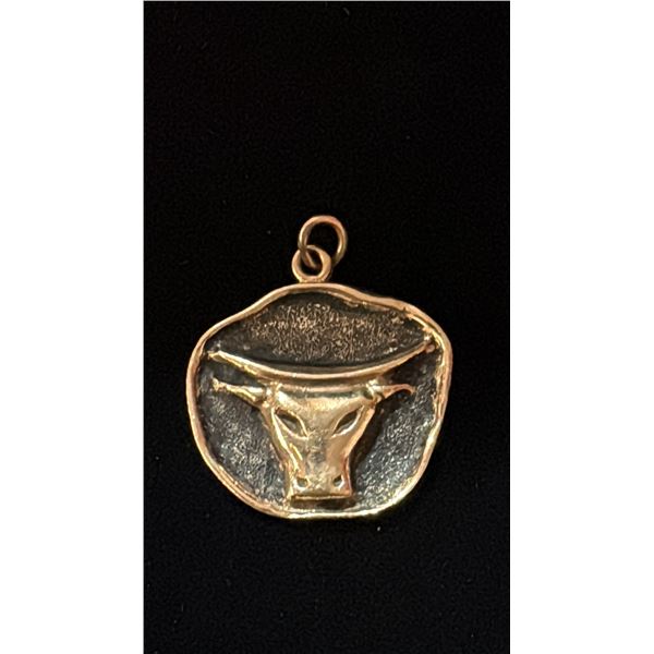 APPROX 10K TAURUS PENDANT (7G)