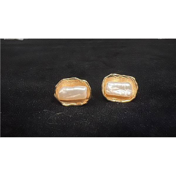 PAIR APPROX 14K EARRINGS SET WITH PEARLS (4G)