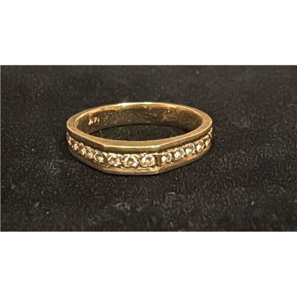 APPROX 14K LADIES RING SET WITH DIAMONDS (2.2G)