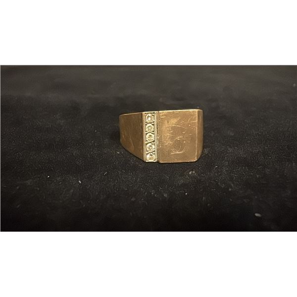 APPROX 10K MENS SIGNET RING SET WITH DIAMONDS (8.2G)