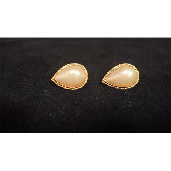 PAIR APPROX 14K EARRINGS SET WITH PEARLS (5.3G)