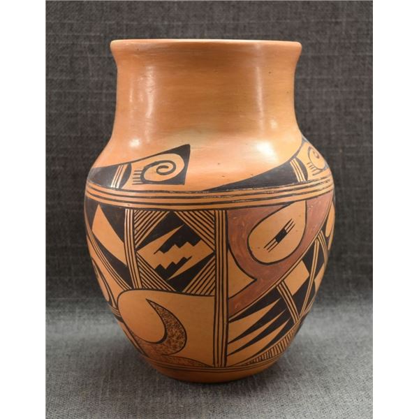 HOPI  POTTERY VASE ( PATTY MAHO)