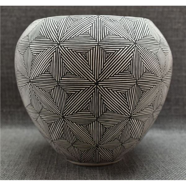 ACOMA POTTERY OLLA (D&R MALIE)