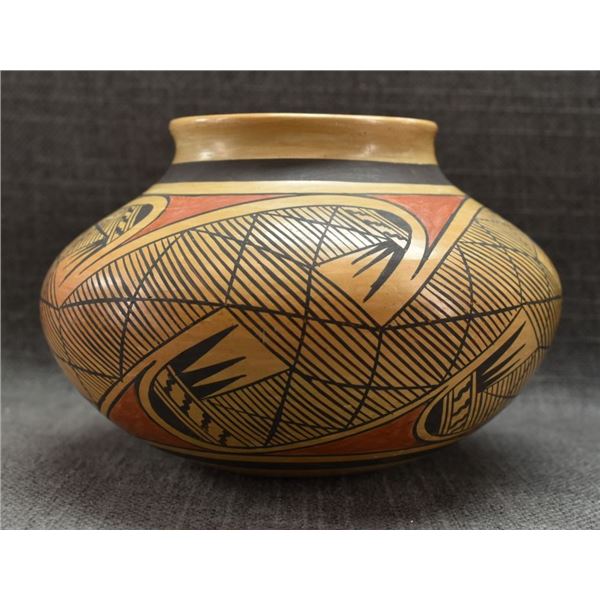 HOPI POTTERY JAR (ELVA NAMPEYO)