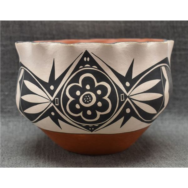 ACOMA  POTTERY JAR (MYRON GARCIA)