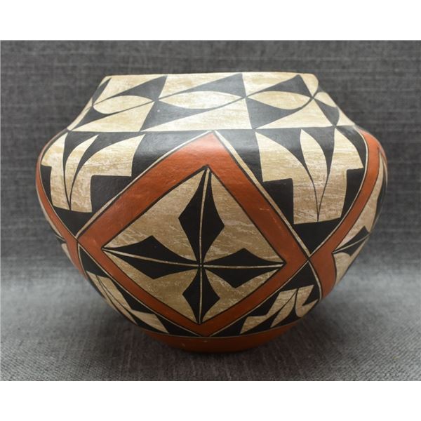 ACOMA POTTERY OLLA (SIGNED)