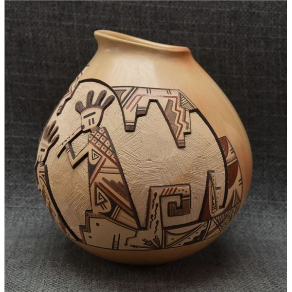 HOPI POTTERY VASE (LOREN H NAMPEYO)