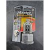 Image 2 : Master Lock M1BLCDLF Magnum Padlock with Key, 1-1/2 in. Shackle