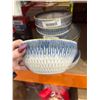Image 3 : 15-Piece Ceramic Dinnerware Set with Blue and Gold Pattern