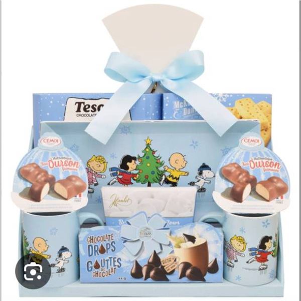 Peanuts 75th Anniversary Gift Set with Mugs, serving dish and Treats