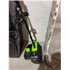 Image 5 : Greenworks 80V 12-Inch Battery-Powered Snow Shovel