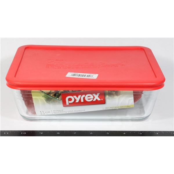 NEW PYREX STORAGE PLUS FOOD CONTAINER