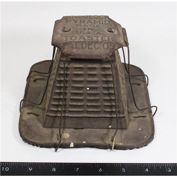 ANTIQUE KNOBLOCK PYRAMID TOASTER