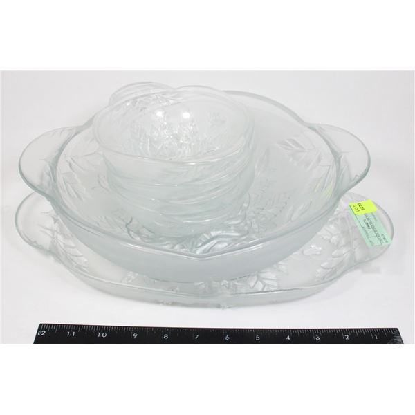VINTAGE SET GLASS PLATTER AND BOWLS