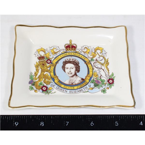 VINTAGE QUEEN ELIZABETH II SILVER JUBILEE