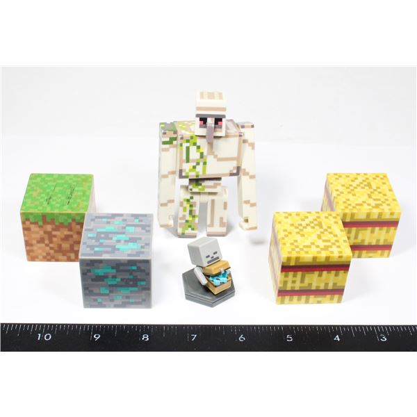 BAG OF 6 PIECES OF MINECFRAFT BRICKS/TOYS