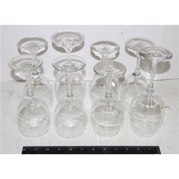 BOX WITH 8 ASSORTED WINE GLASSES