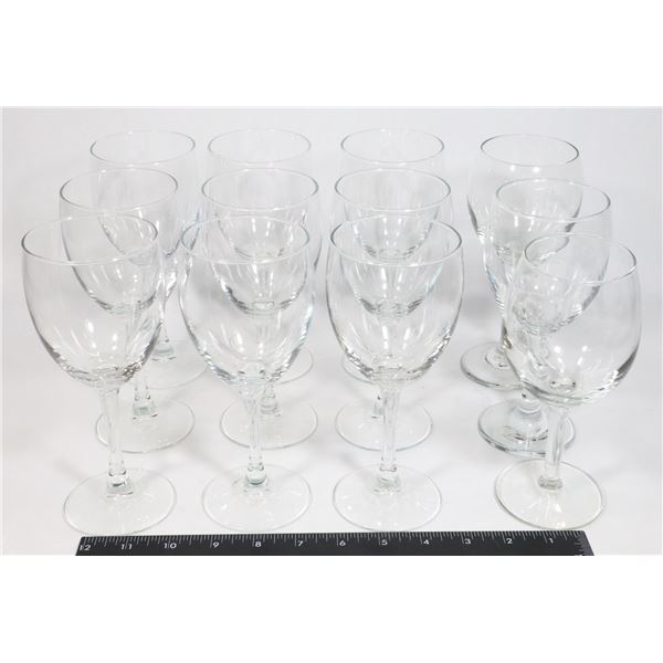 BOX OF 12 WINE GLASSES