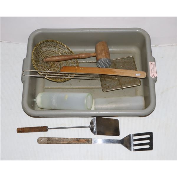BUS TUB FULL OF ASSORTED RESTAURANT ITEMS INCLUDING