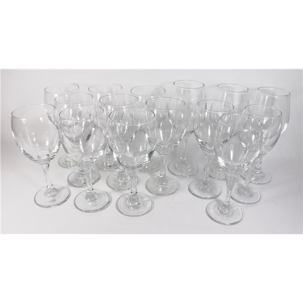 LOT OF 14 WINE GLASSES OF ASSORTED SIZES