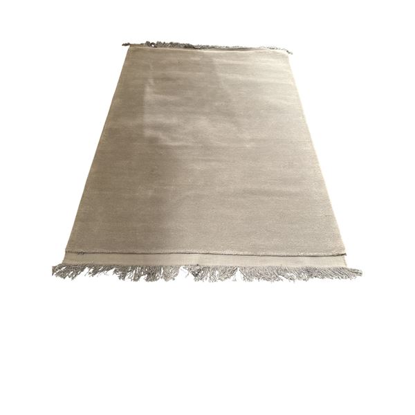 Raw Rug - Ash Grey - Approx 6ft 7in x 10ft