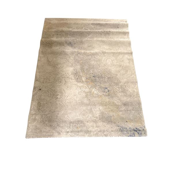 Modern Style Grey Area Rug - Approx 60in x 88in