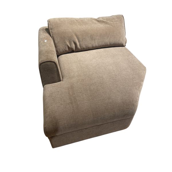 New - Moe's Madrid Tuape 1-Pcs Left Chaise (OA-1058-39-L-B) - without box